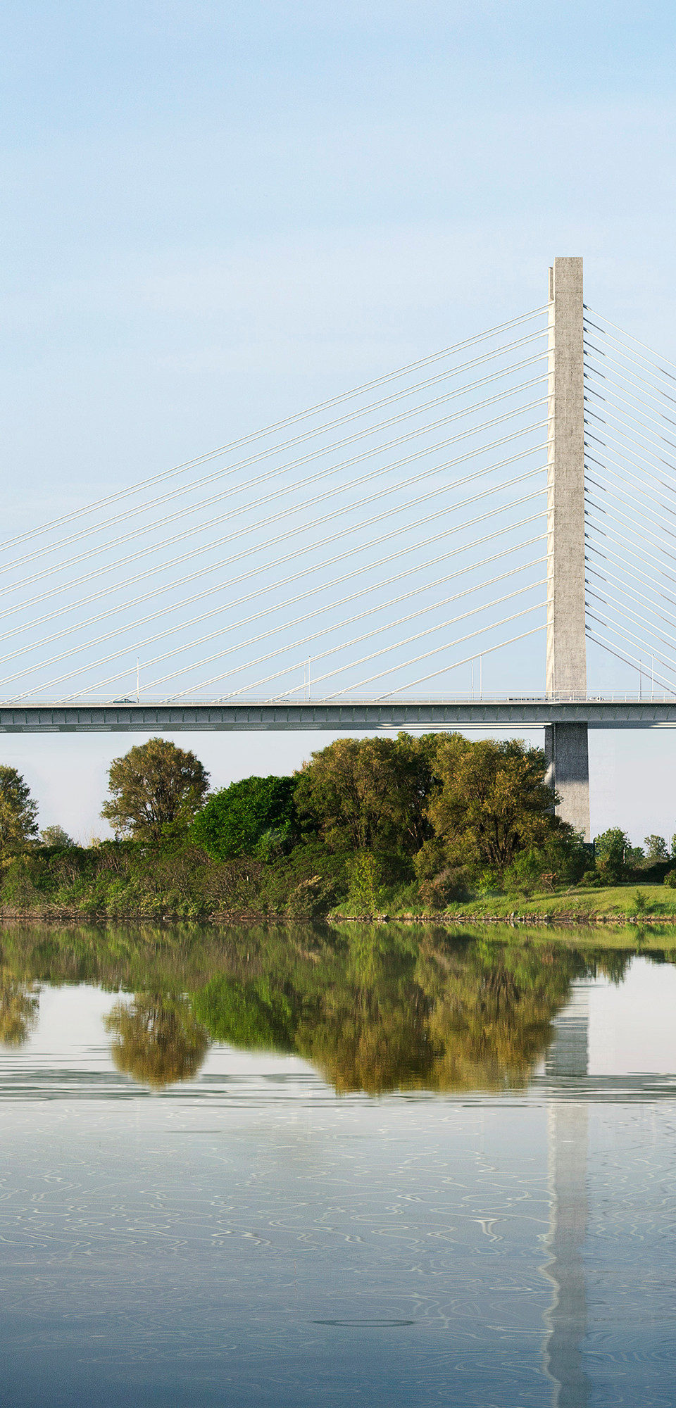 Le pont samuel de champlain vue de côté